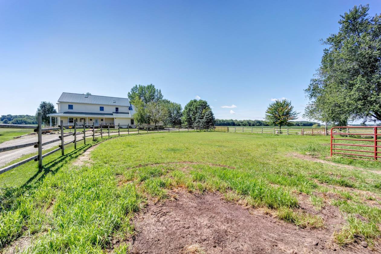 Custom Countryside Home and Hobby Farm W3465 Hwy G,... Seymour