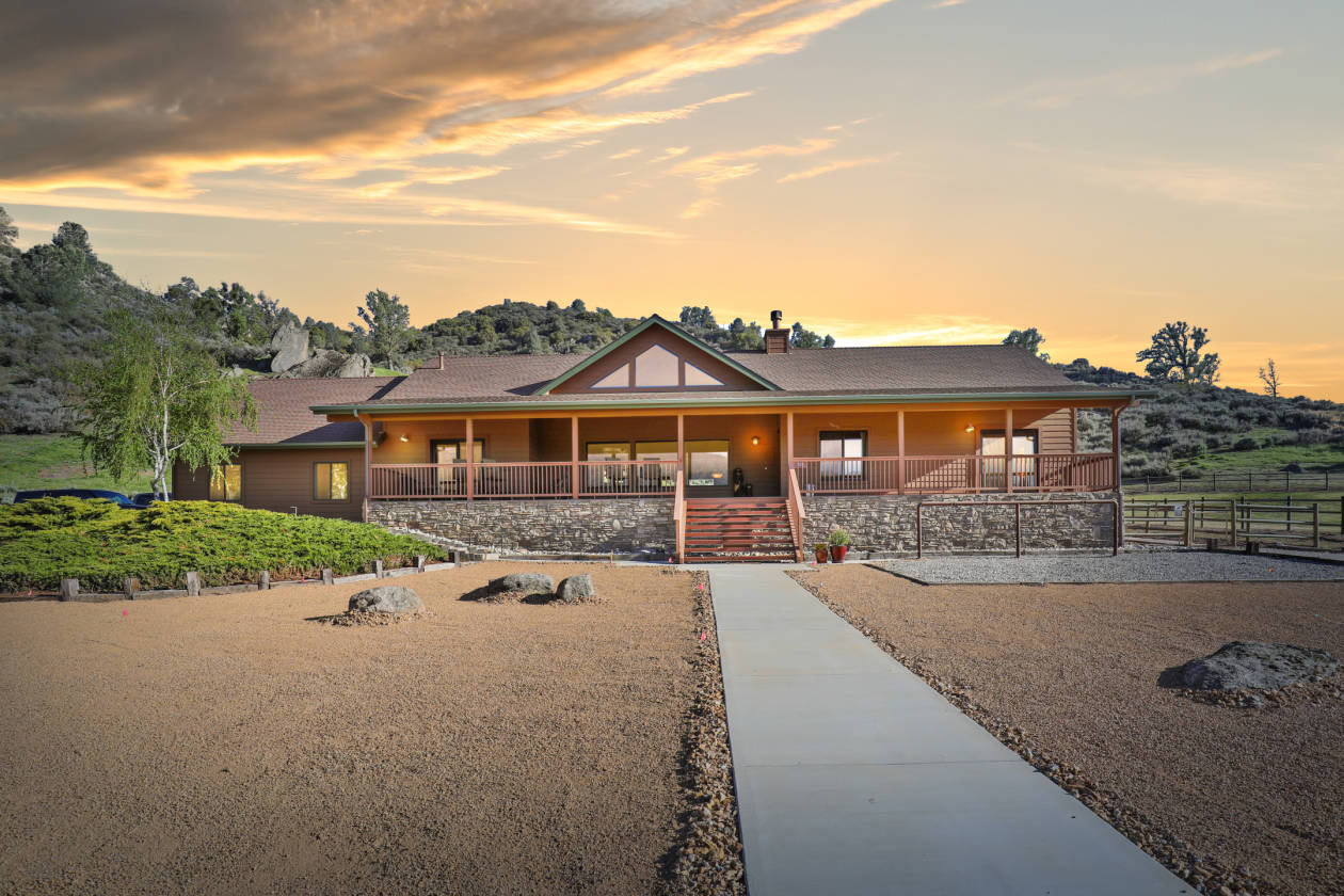 Bear Valley Springs, Tehachapi Ca. 16.82 acre horse ranch with