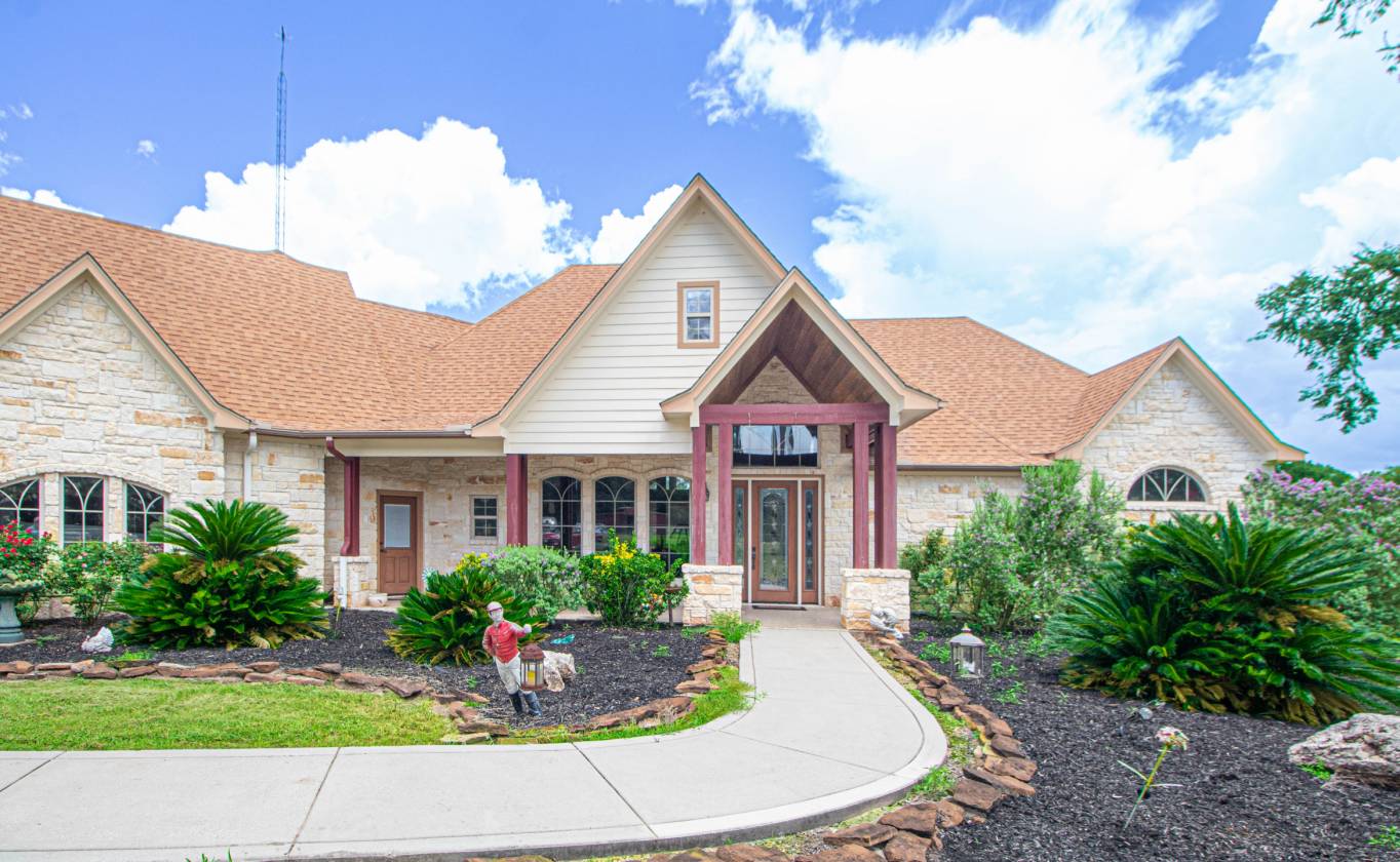 Stunning Home and Equestrian facility - photo 6