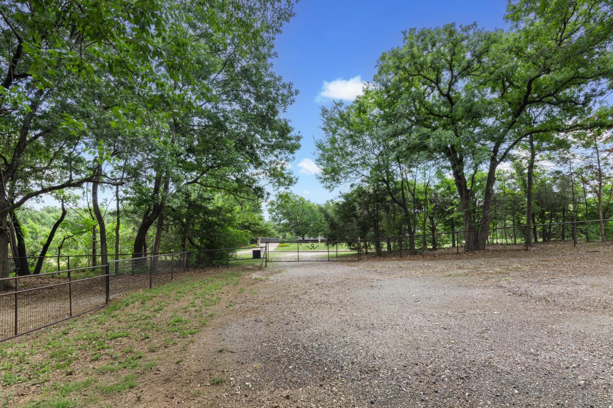 Luxury Ranch Retreat on 11.66 Acres near Dallas - photo 27
