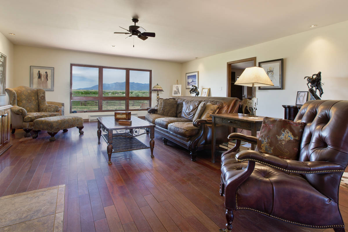 Rare Equestrian Ranch in the Taos Valley with Water Rights Taos, Taos