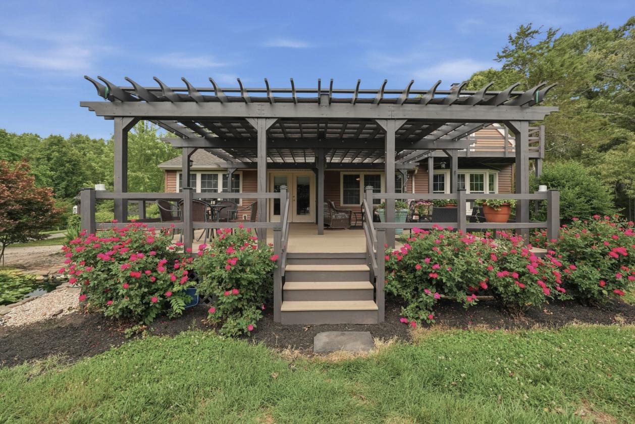 Equestrian Estate Bordering State Forest! - photo 9