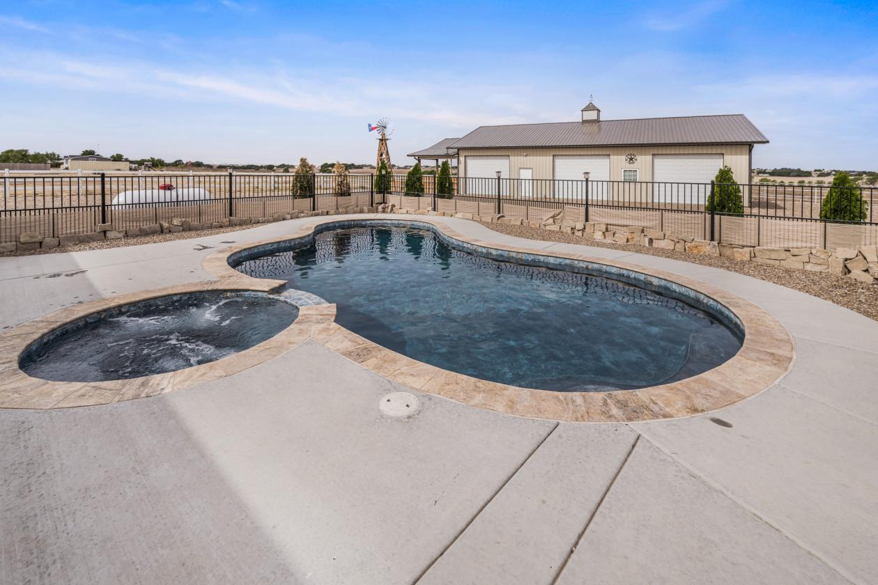 Beautiful Horse Property with a Pool! - photo 12