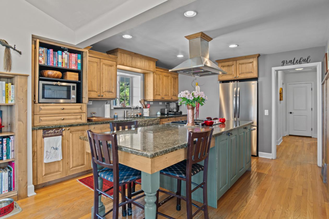 Exceptional Equestrian Estate With Indoor Arena - photo 6
