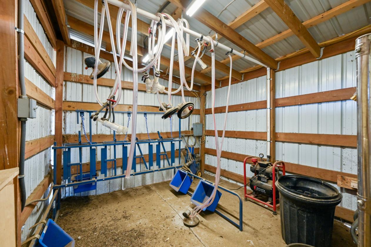 Boarding Facility - 40 stalls - 80 AC - 2 Homes - photo 14
