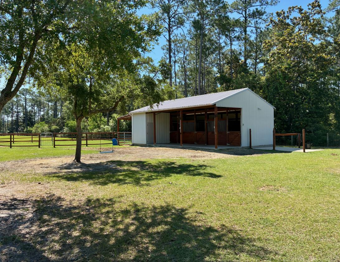 Beautiful Equestrian Estate on 4.88 Acres - photo 23