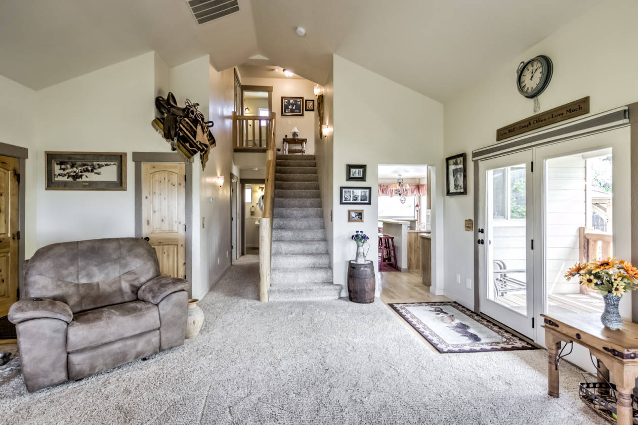 Great horse property with 2 Homes, next to BLM, and Boise National forest access Ola, Gem