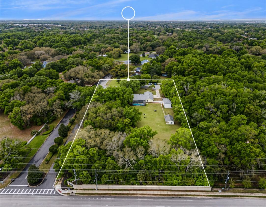 2.5 Acre Retreat with Guest House & Workshop - photo 2