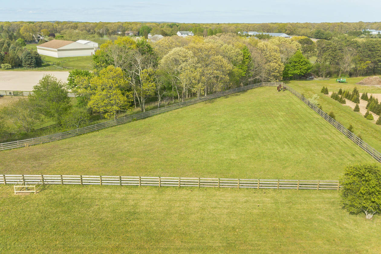 Sequestered Equestrian Compound with Custom High End Home Baiting