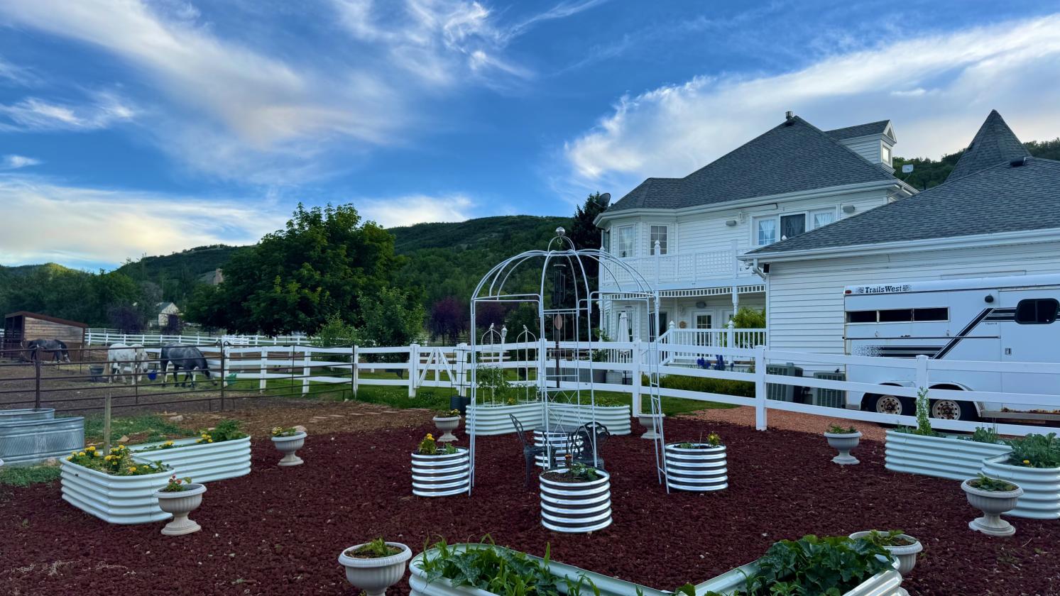 Enchanting Equestrian Estate with Covered Riding Arena - photo 29