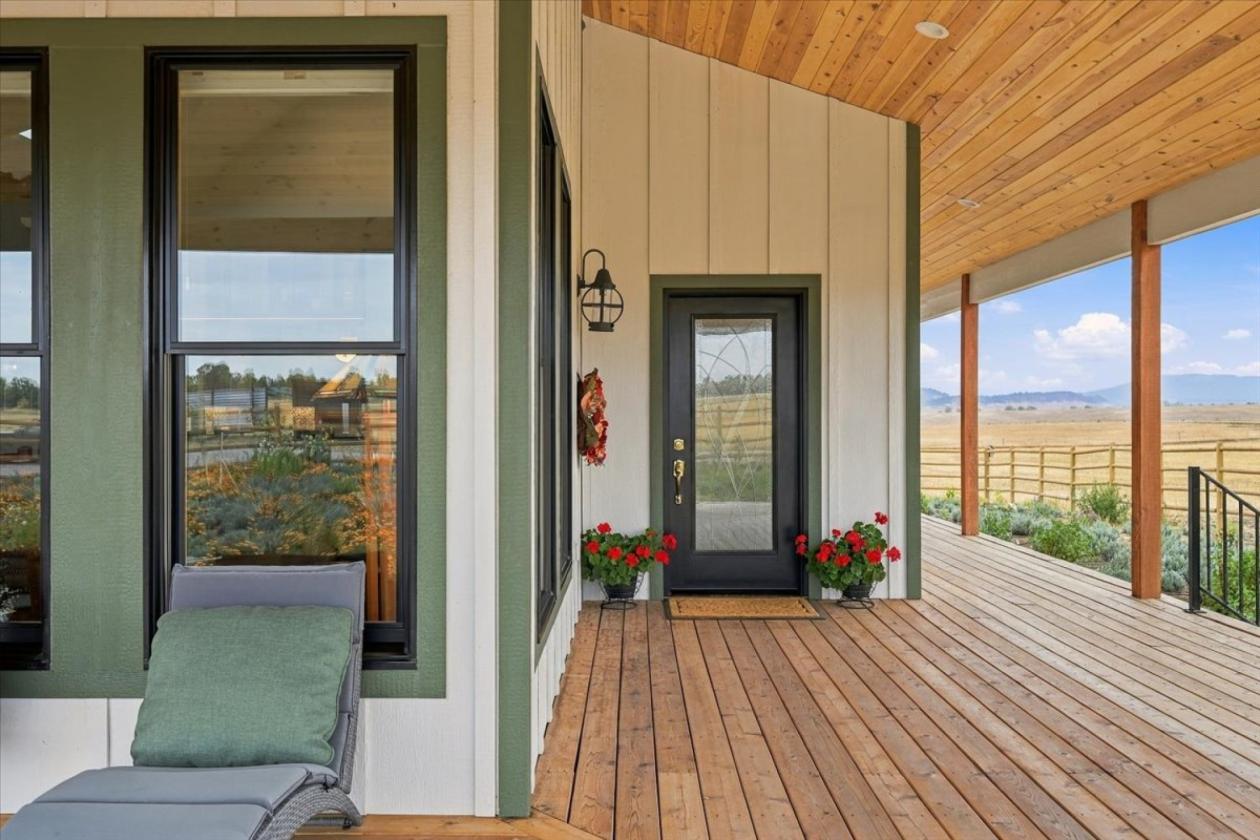 Bring Horses to gorgeous views and custom home! - photo 8