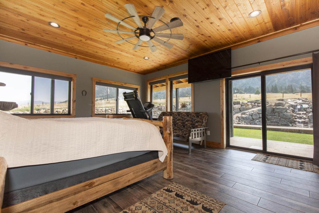 Yellowstone Corridor Luxury Horse Property - photo 22