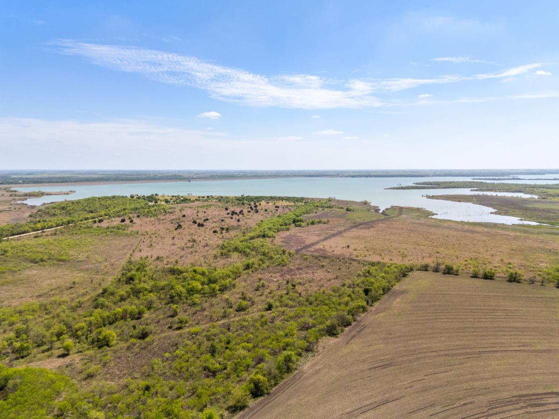 Pristine Equestrian Farm with 10.01 Acres - photo 2