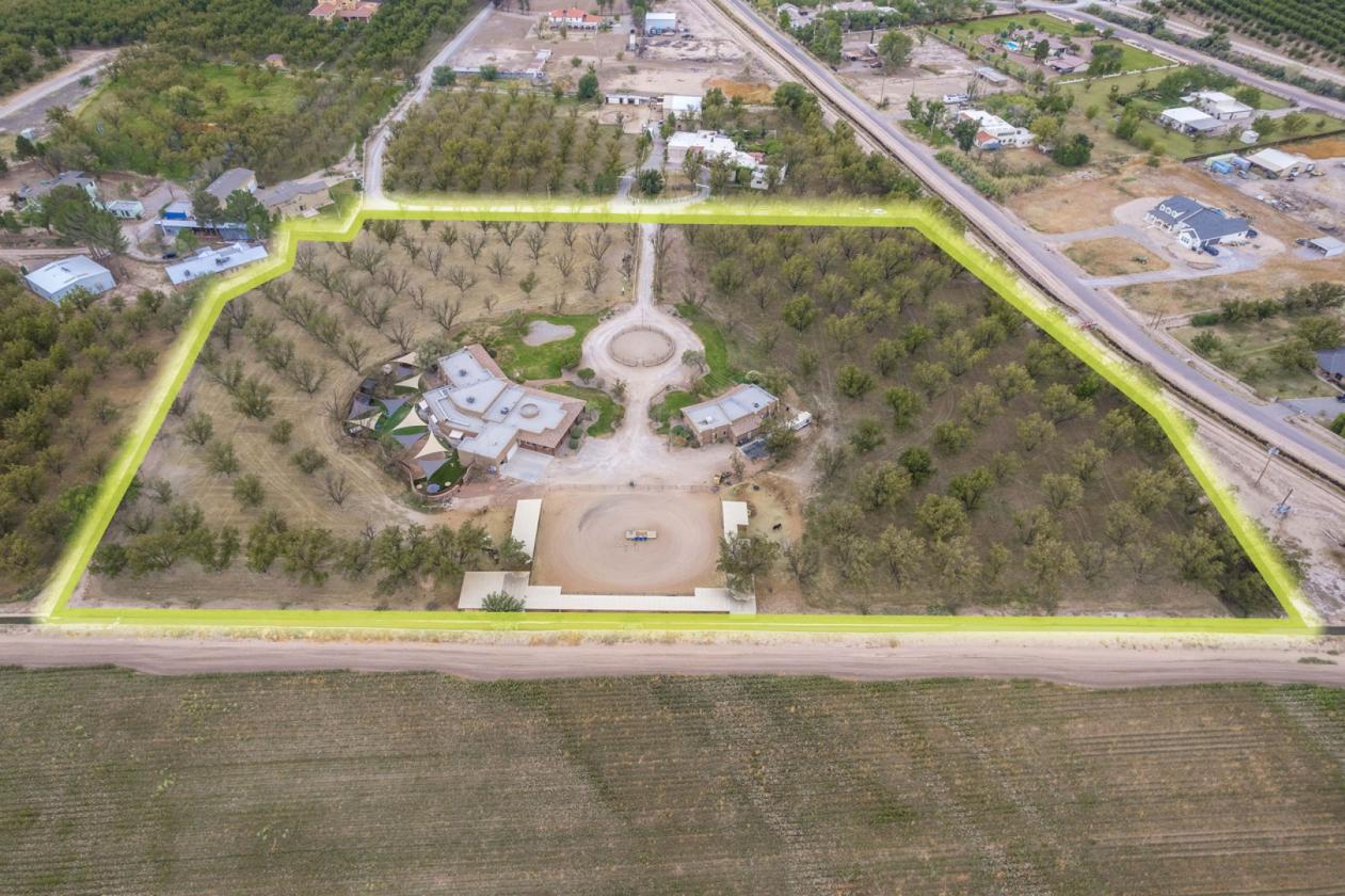 Income-Producing Luxury Estate - photo 7