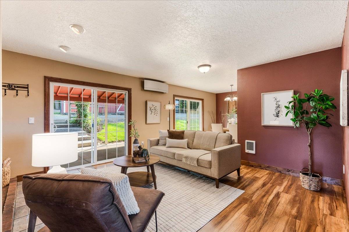 Gorgeous (dividable) 10 acre property with arena! - photo 8