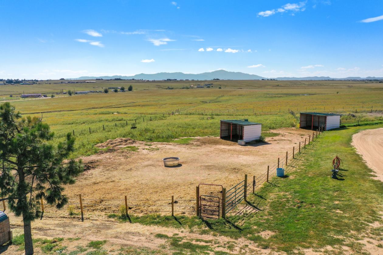 Boarding Facility - 40 stalls - 80 AC - 2 Homes - photo 15