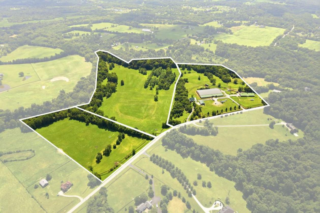 Equestrian Horse Farm with 73.5 acres - photo 1