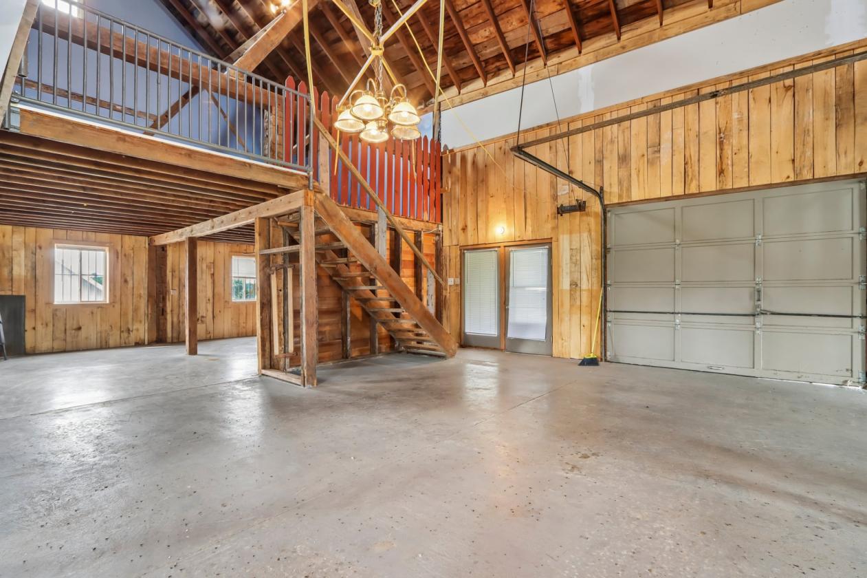 Farmette on 3+ Acres - photo 10