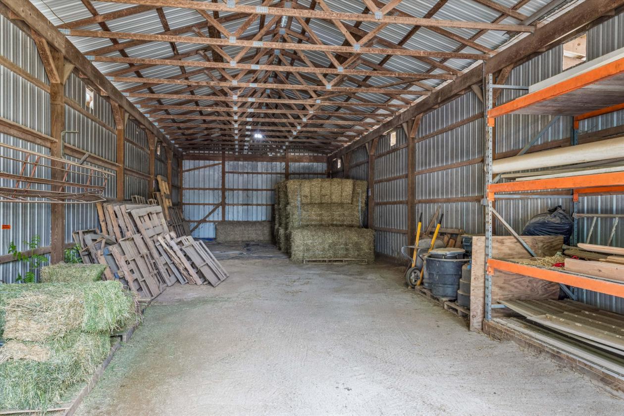 Cedar Valley Farms Indoor arena, 37 stalls, 40 acres - photo 18
