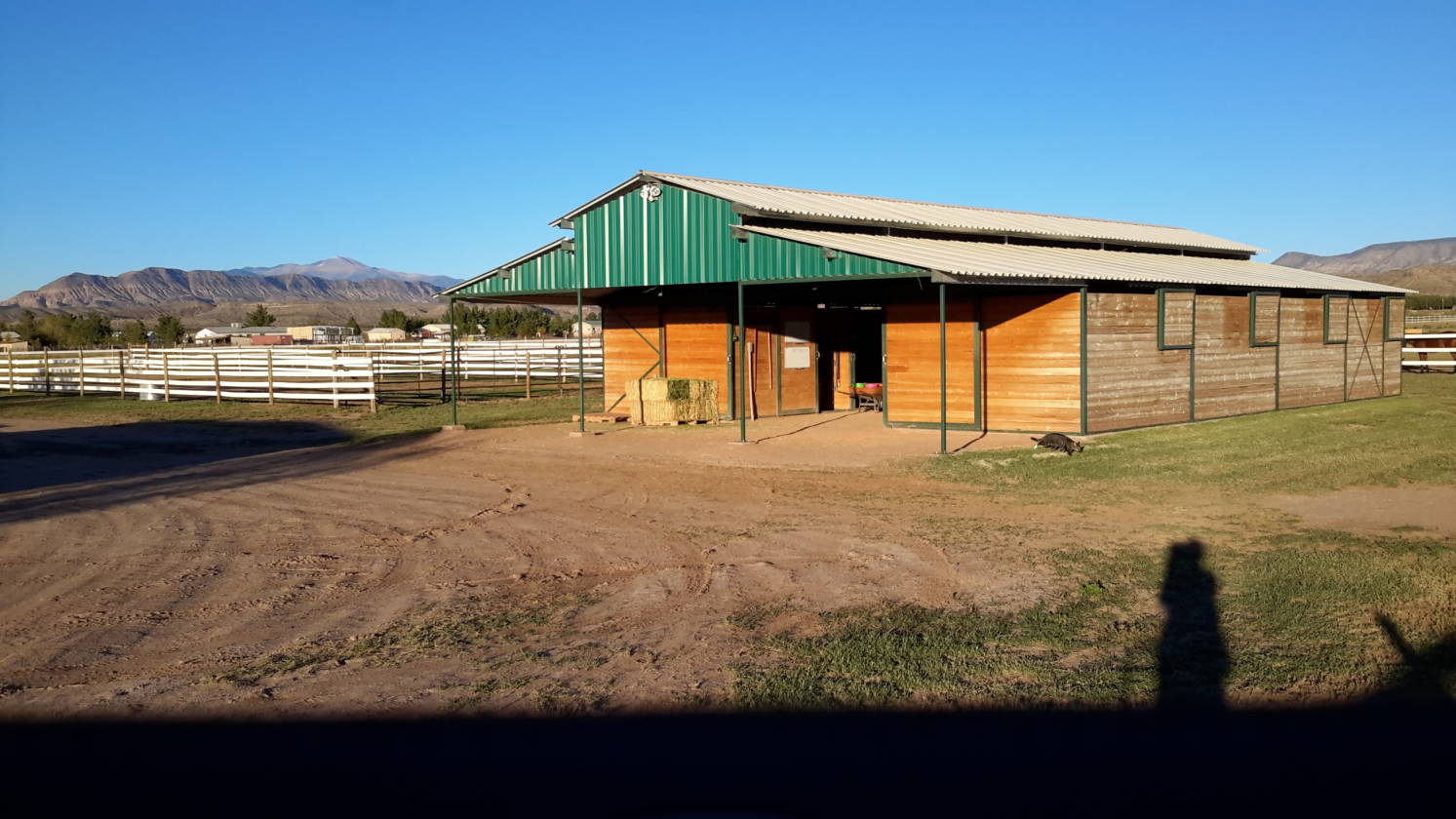 Small horse farm with barn near Horsemen's Park and Ruidoso