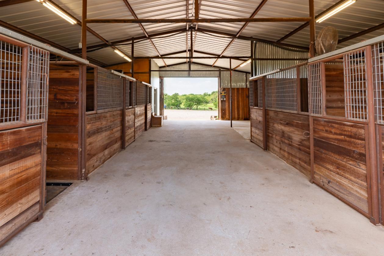 Scenic 64 Acre Horse & Cattle Property - photo 25