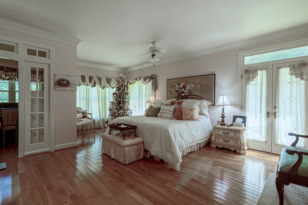 Horse property with several homes - photo 17