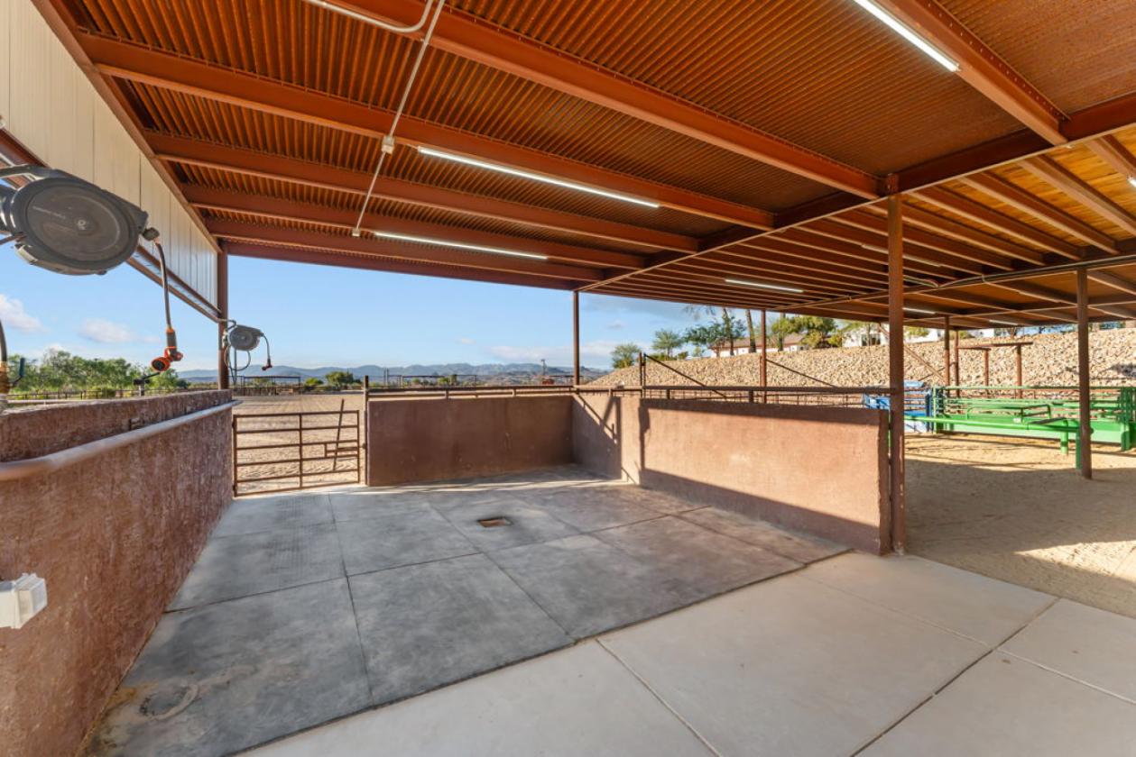 Premier Equestrian Estate Backing State Land - photo 24