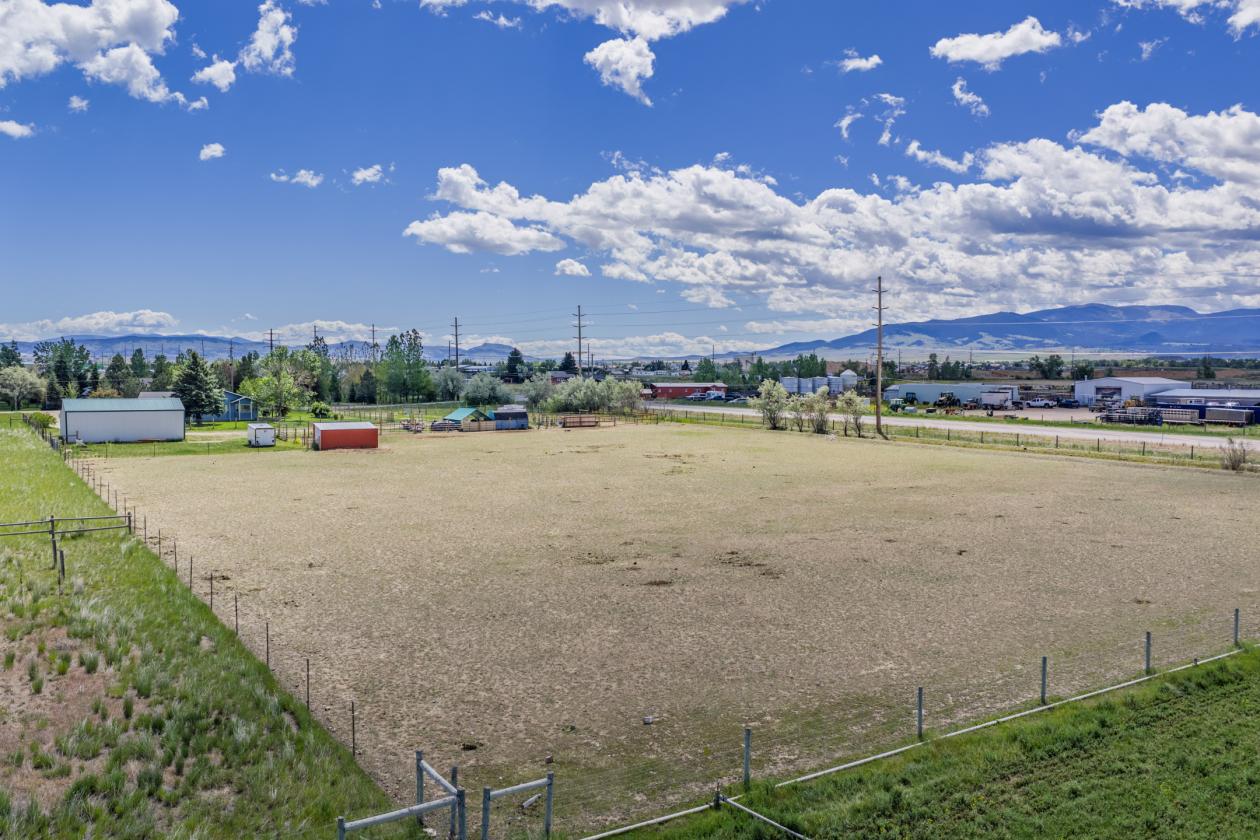 Charming Horse Property on 4.1 Acres - photo 3