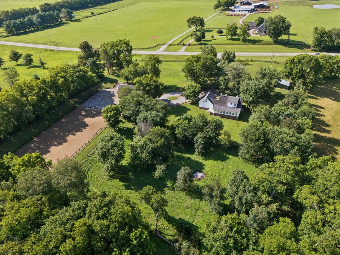 Equestrian Sanctuary with Arena on 5 acres - photo 5