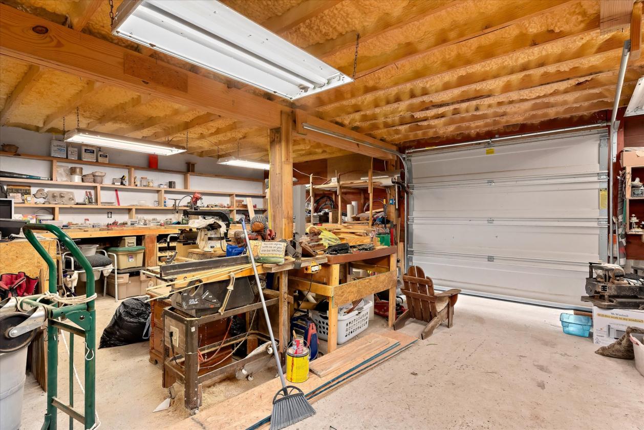 Custom Log Cabin on 9 Acres with 2 Horse Stalls - photo 23