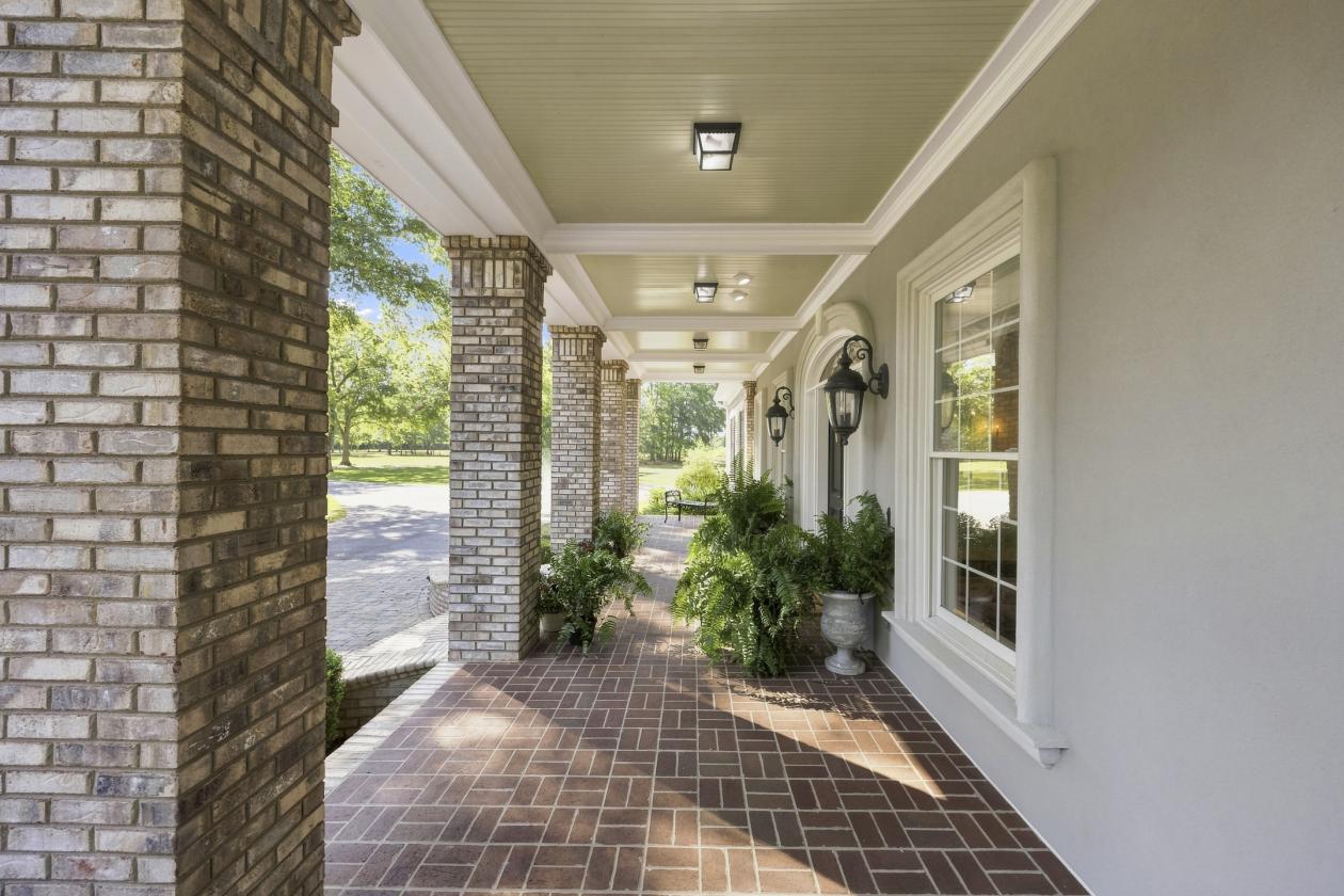 Meticulously Maintained Private Southern Estate - photo 6