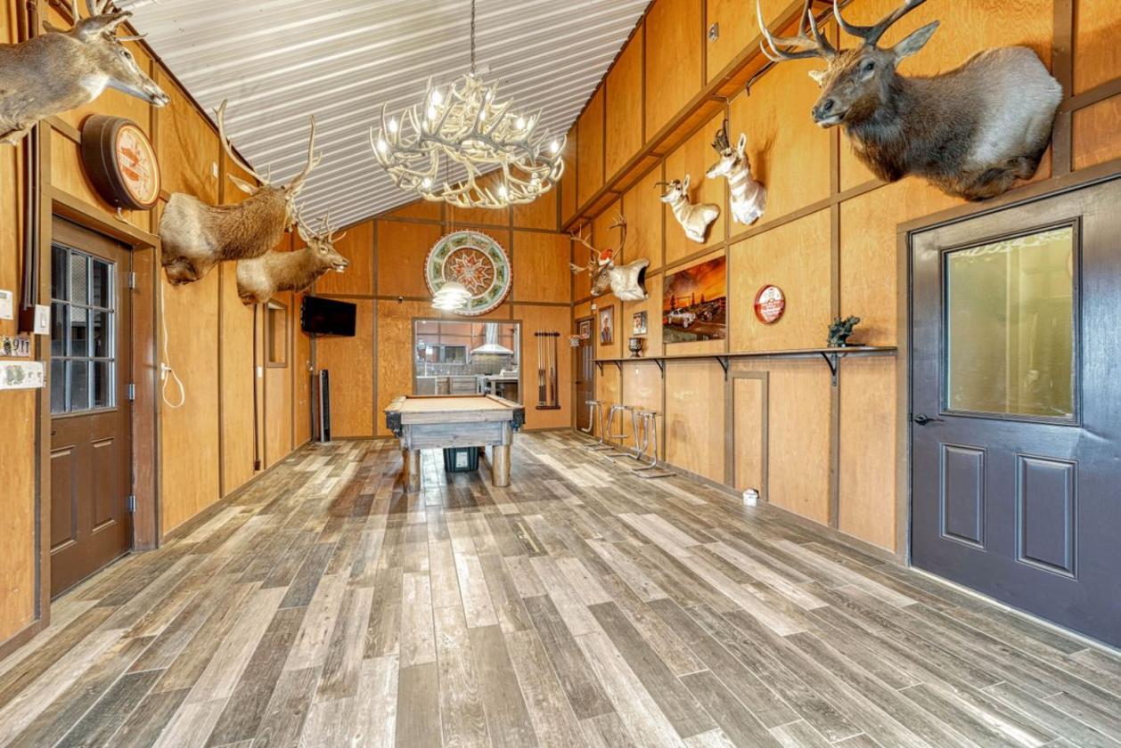 Timeless Equestrian Living Made for Entertaining - photo 16