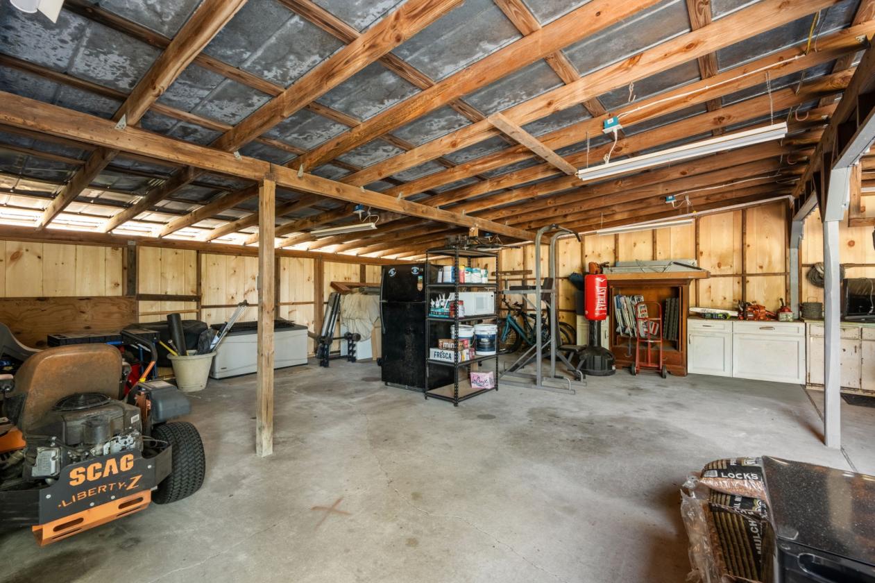 Lakefront Equestrian Estate: Pool, Barn & Pasture - photo 28