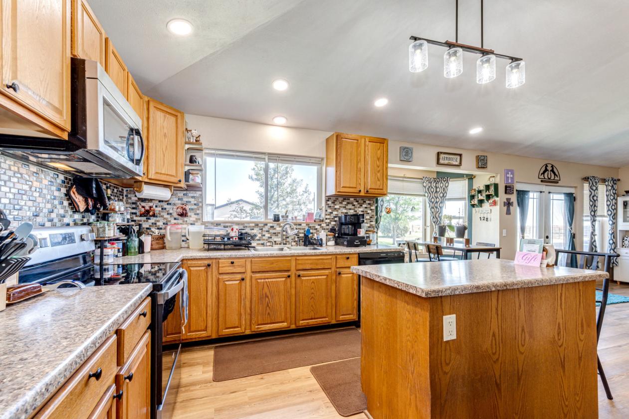 Horse Property & Multi-Generational living! - photo 17