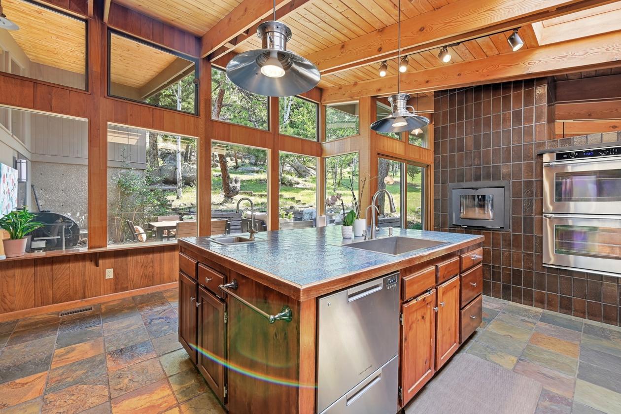 MCM Architecture & Mountain Views! - photo 14