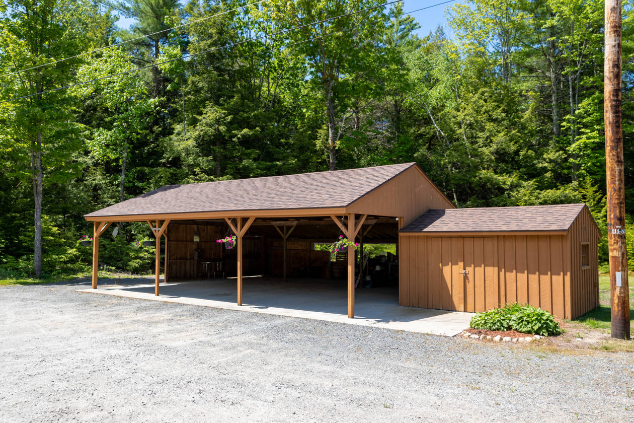 13 Acres with Log home, Indoor & Outdoor arena &... Winchendon
