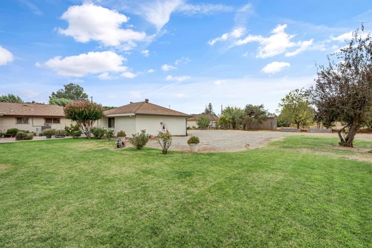 Horse Property with Owned Solar Close to City - photo 18