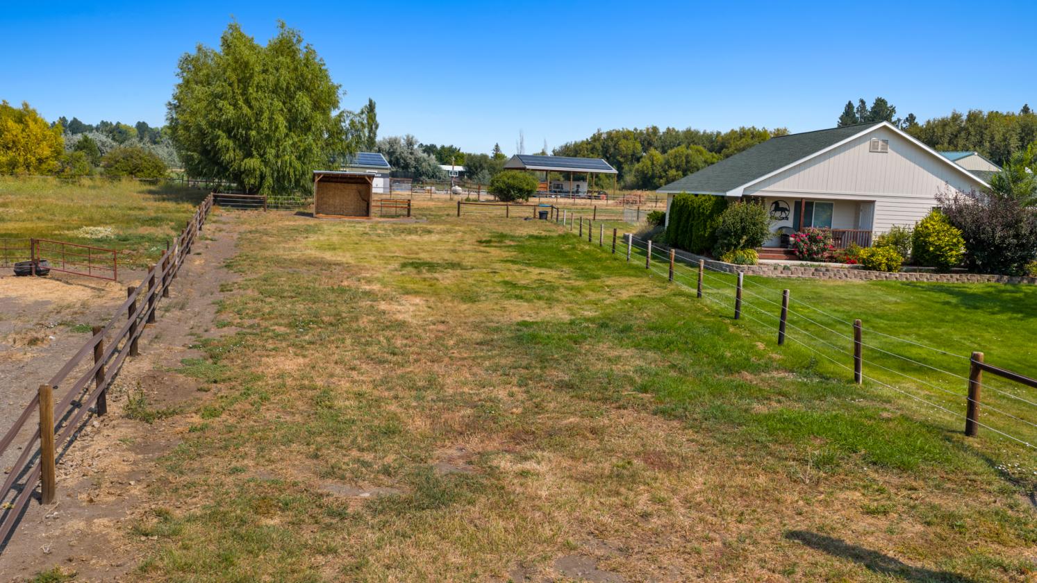 Horse Lovers Dream - Everything you need on 3.5 Ac - photo 9