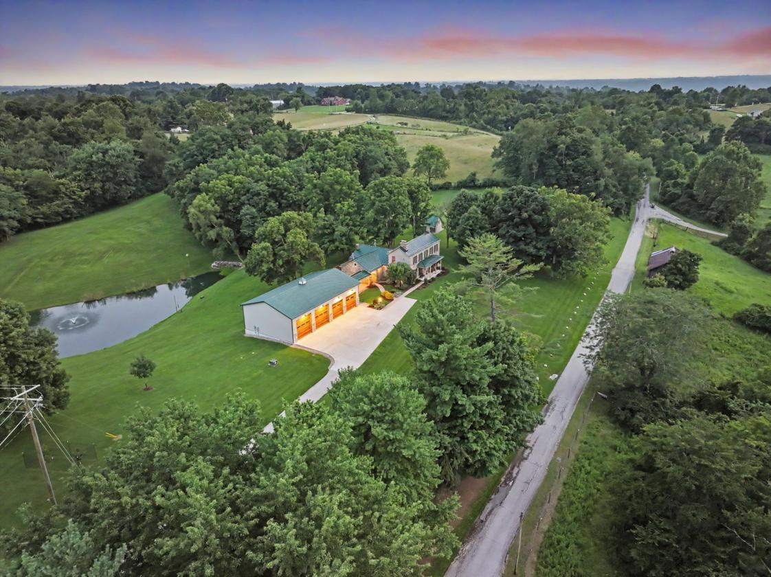 Country Estate on 16+ Acres with Pond! - photo 4