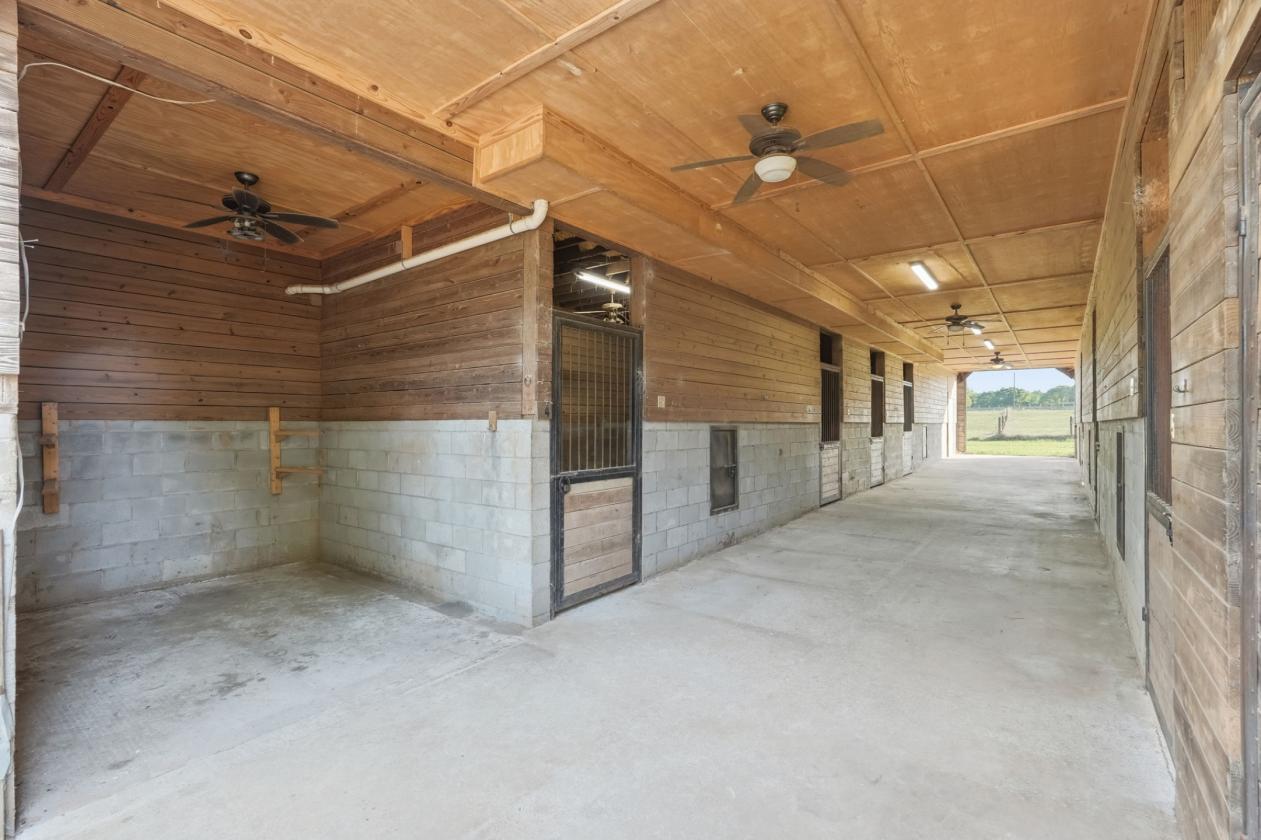 Equestrian Dream on 85 Acres - photo 10