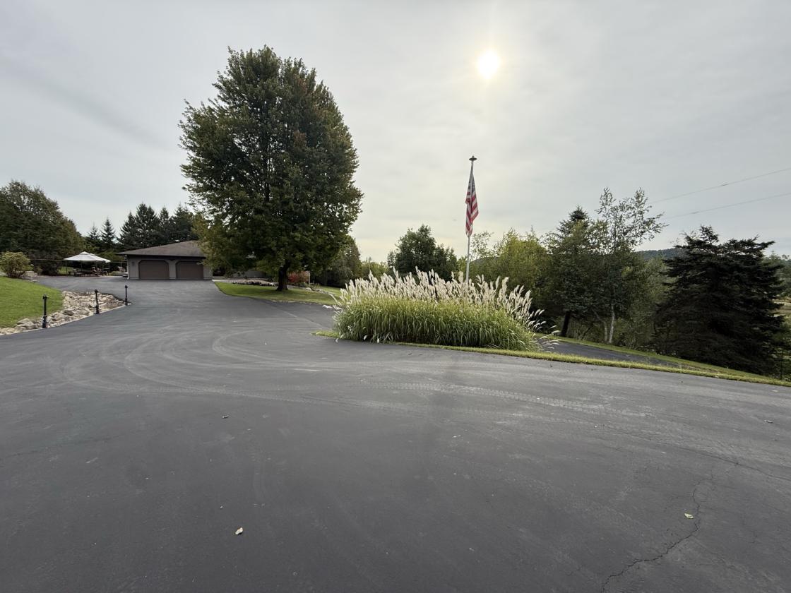 Executive estate on 9.5 wooded acres - photo 11