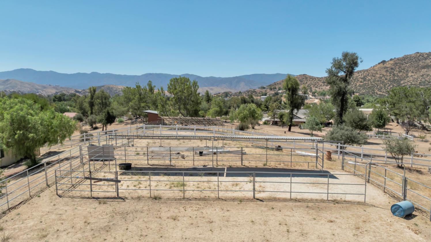 Agua Dulce Horse Property w/ Barn, Arena & Garage - photo 25