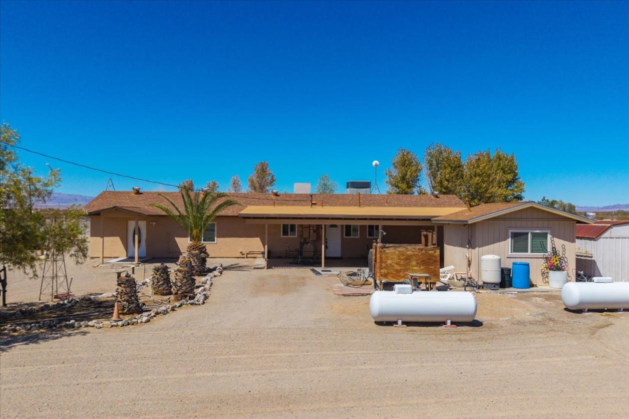 Desert Retreat in Wonder Valley - photo 2