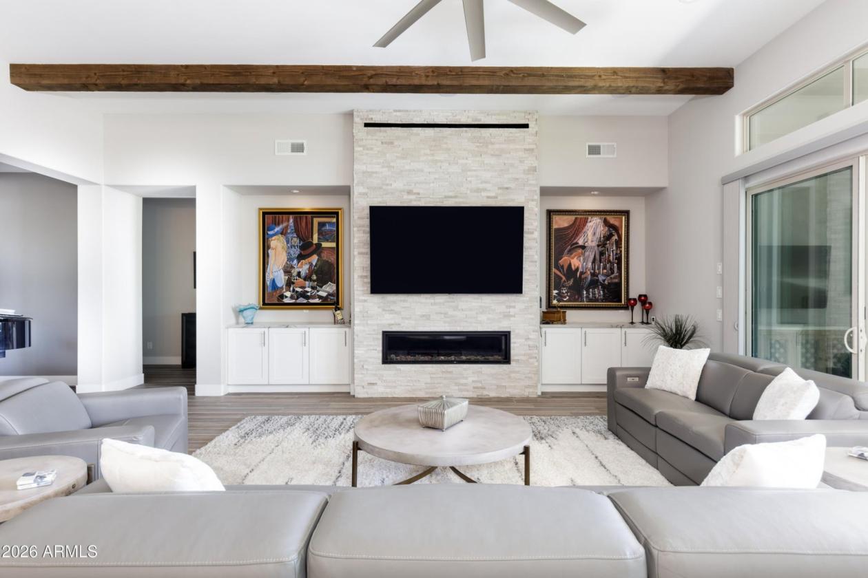 Ultimate luxury and equestrian freedom on 4 acres - photo 4