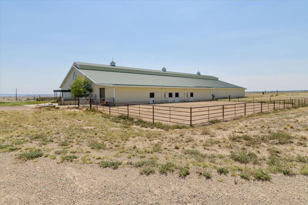 Pueblo ranch with 27,125 sq ft building - photo 26
