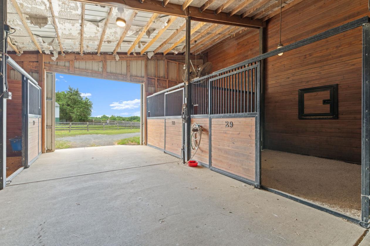 57 Stalls Indoor Arena ~Outdoor Arena ~25 Acres - photo 13