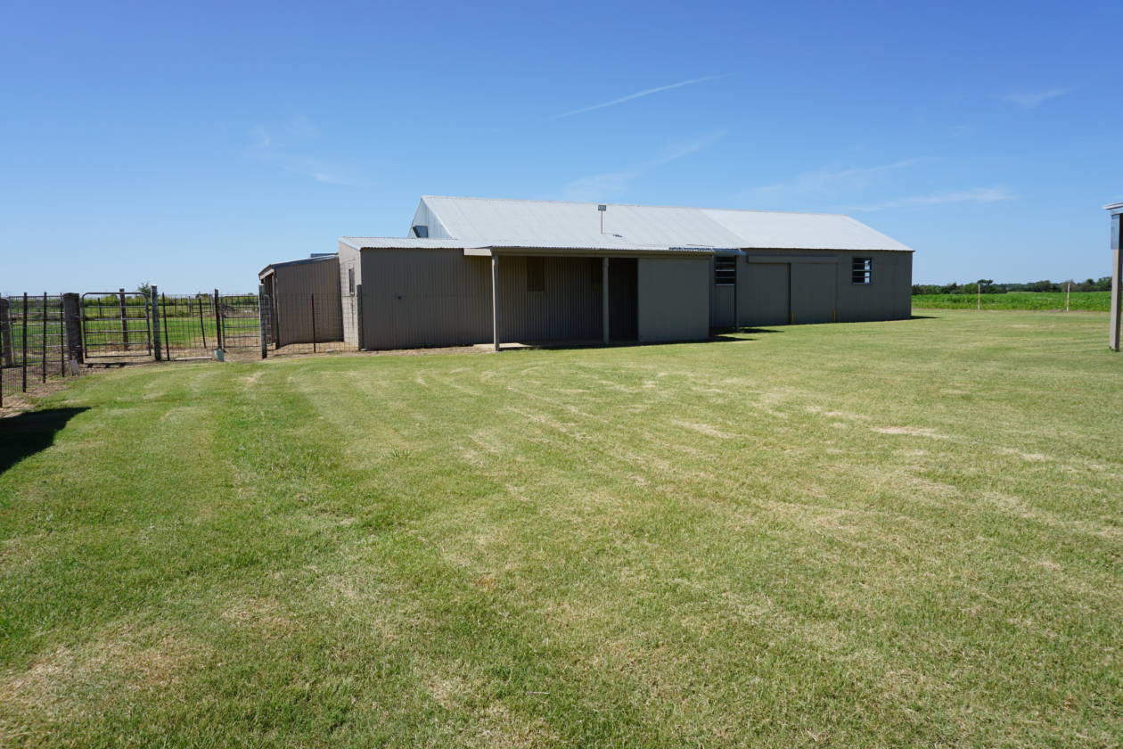 8 Beautiful Acres Ready for Horses Whitesboro, Grayson County, Texas