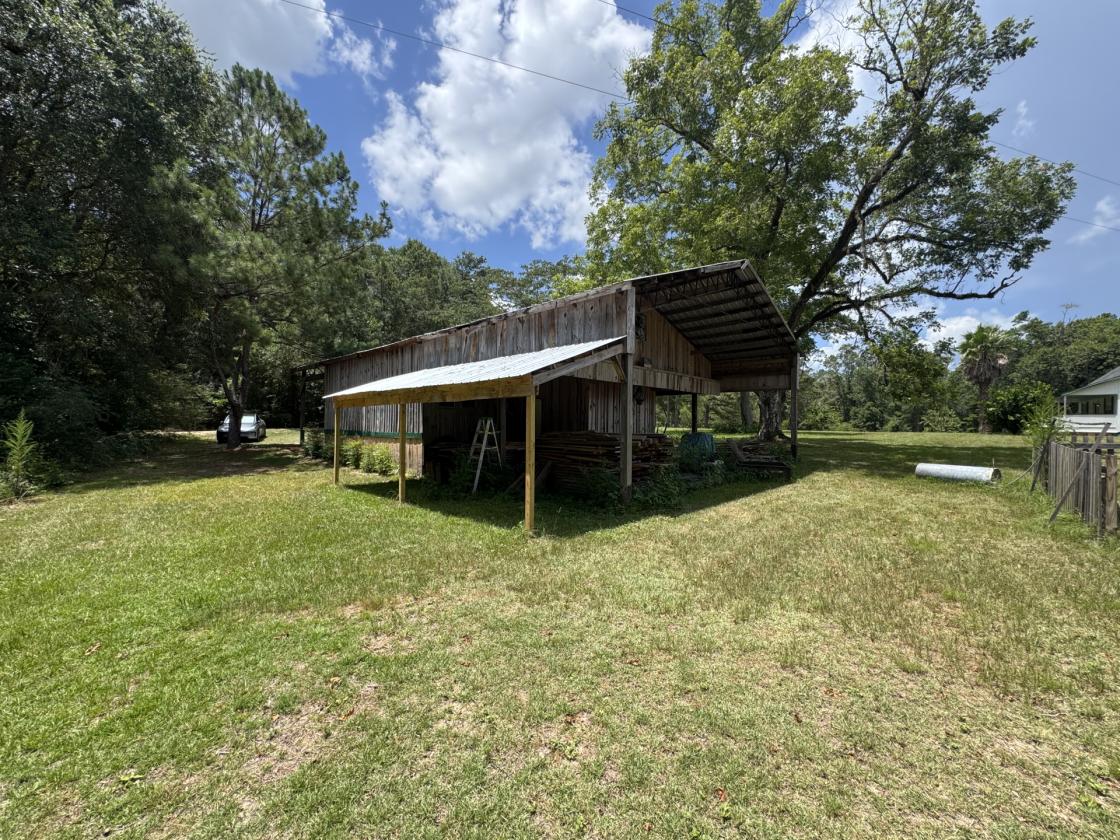 6+ Acres on Golf Course, 2 Barns, 1 House, NO HOA - photo 9