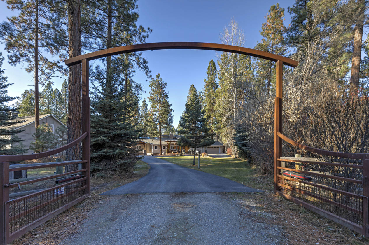 Executive Horse Property in The Beautiful Bitterroot Valley Florence, Missoula County, Montana