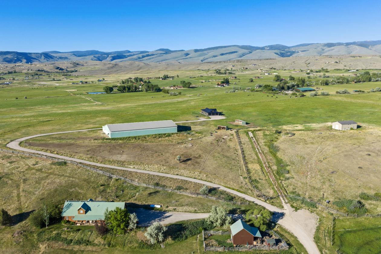 Exceptional horse property with beautiful views - photo 15